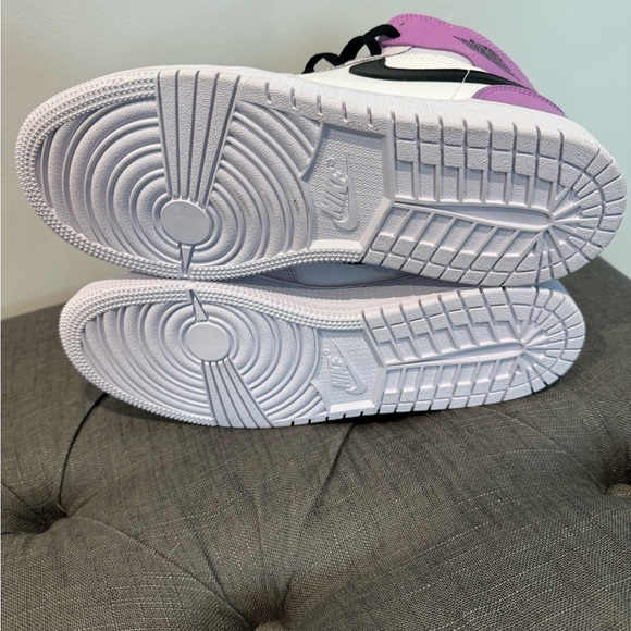 NWOB Big Kids Nike Mid GS ‘Barely Grape” - Picture 3 of 3